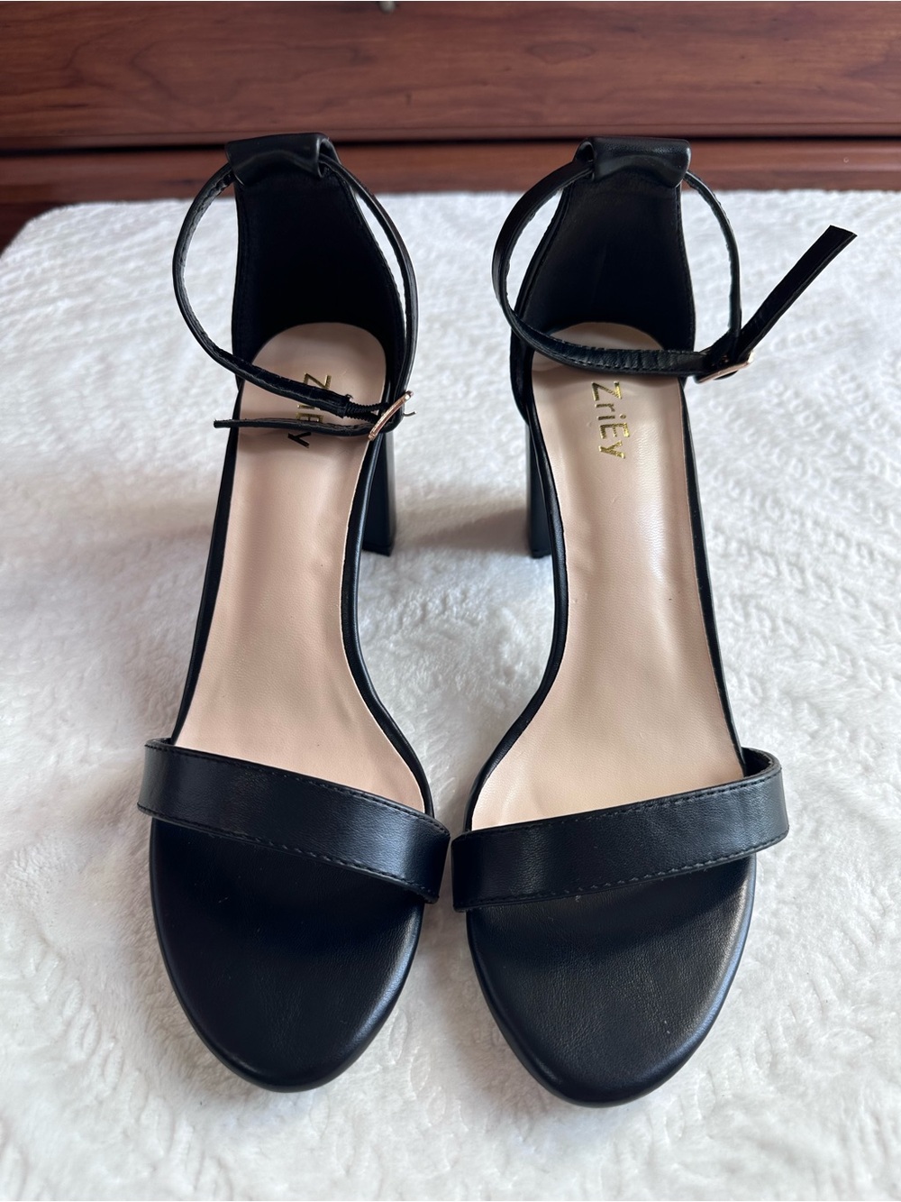 ZriEY Black Faux Leather Strappy Ankle Strap Buckle Block Heel Open Toe 7.5 M